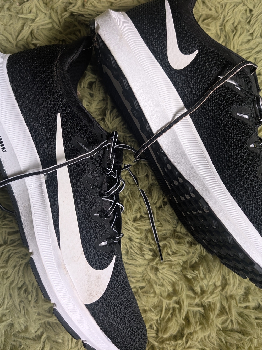 Nike Men's Black & White Running Shoes